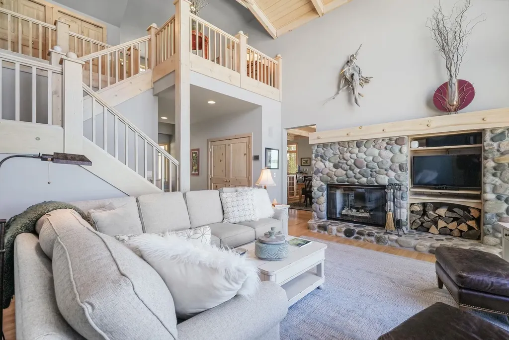 6525 Peninsula Drive Peninsula Township MI 49686