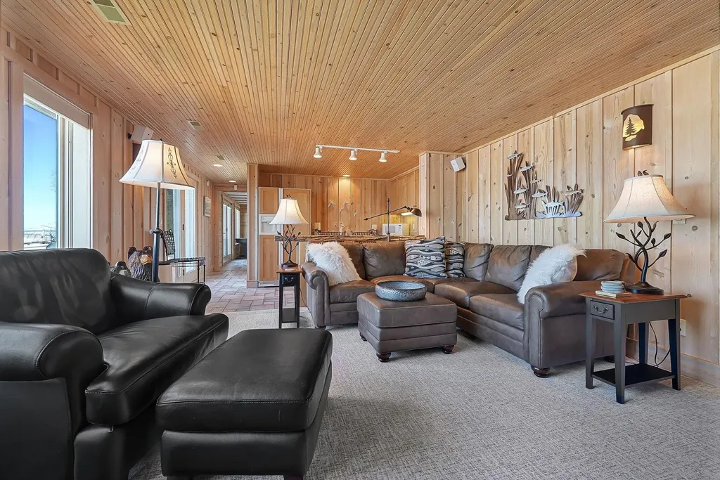 6525 Peninsula Drive Peninsula Township MI 49686