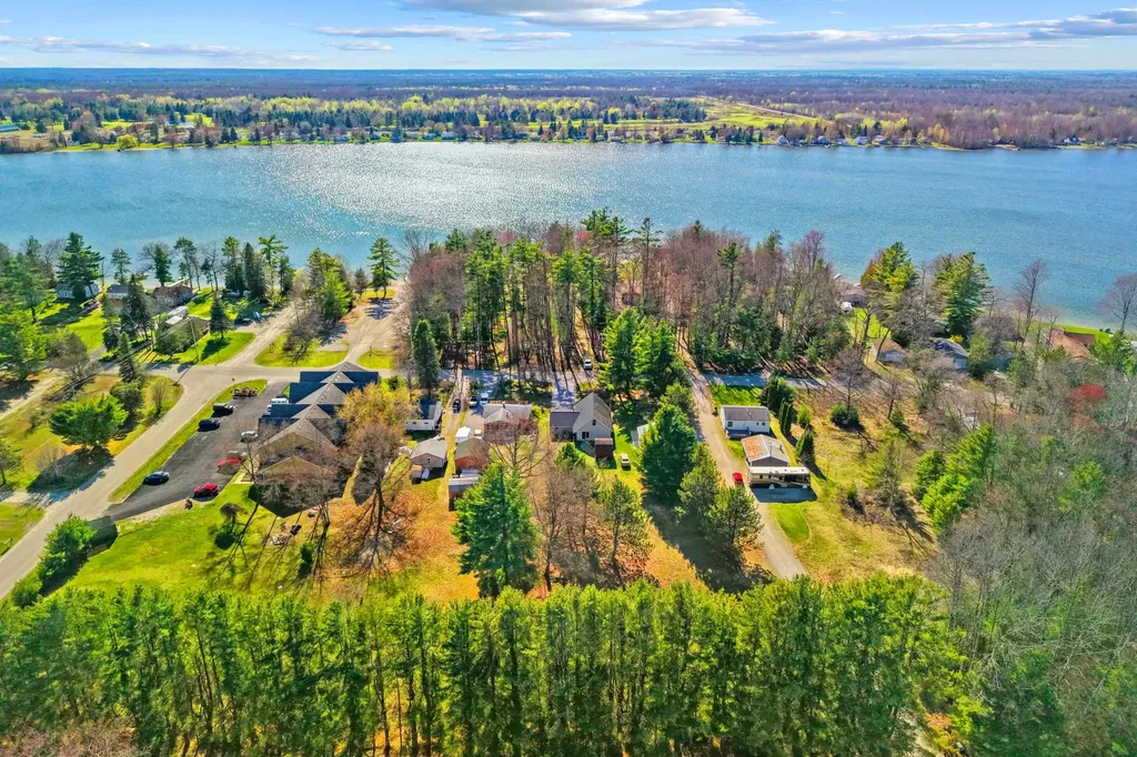 7936 E Cedar Lake Drive Oscoda Charter Township MI 48738