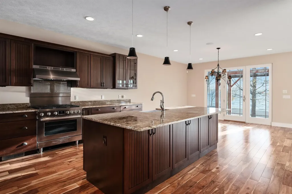 6860 Peninsula Drive Peninsula Township MI 49686