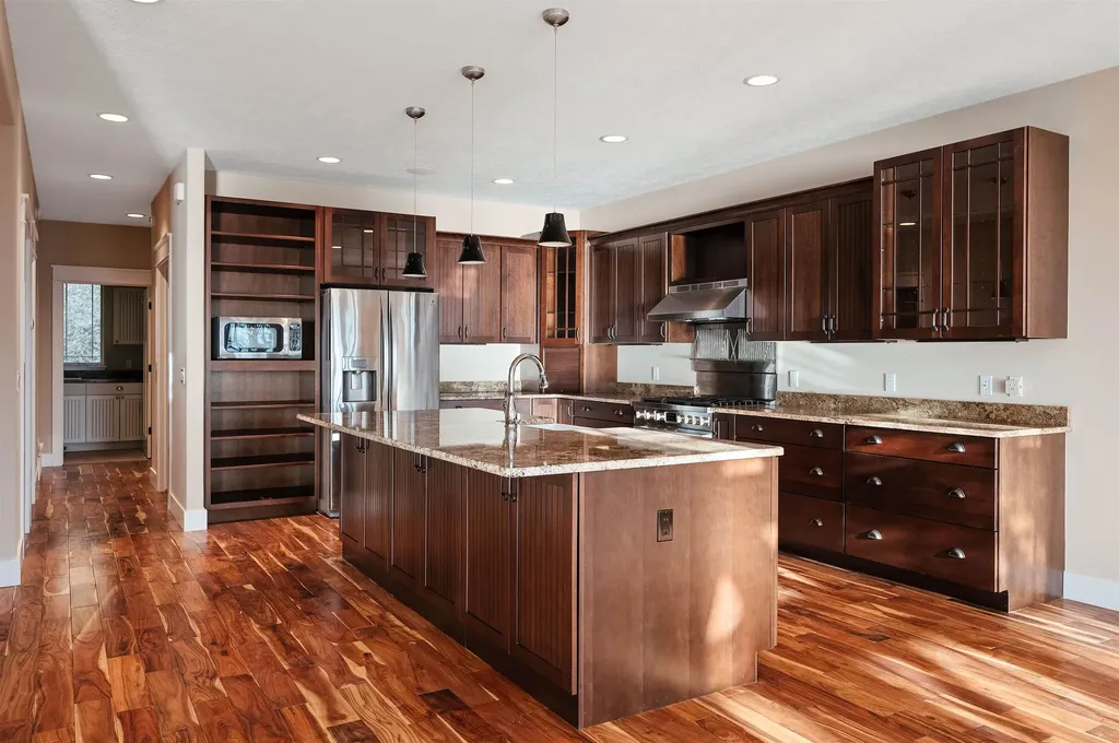 6860 Peninsula Drive Peninsula Township MI 49686