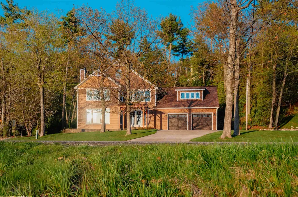 6860 Peninsula Drive Peninsula Township MI 49686