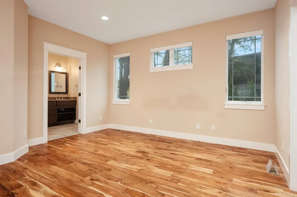 6860 Peninsula Drive Peninsula Township MI 49686