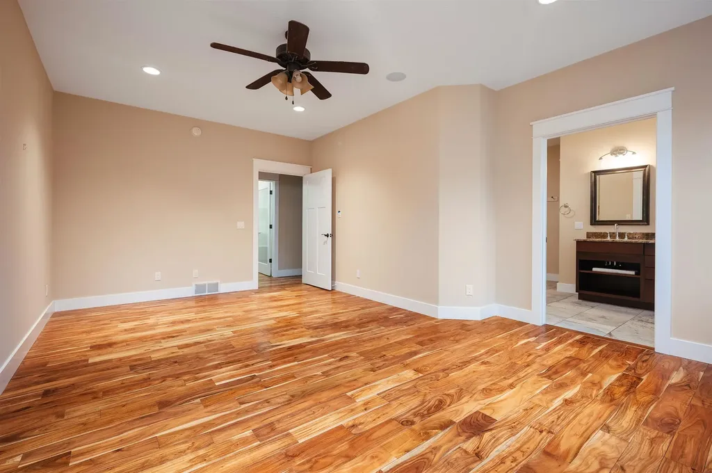 6860 Peninsula Drive Peninsula Township MI 49686