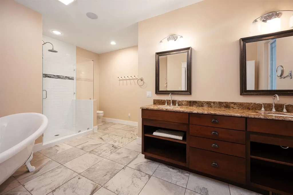 6860 Peninsula Drive Peninsula Township MI 49686