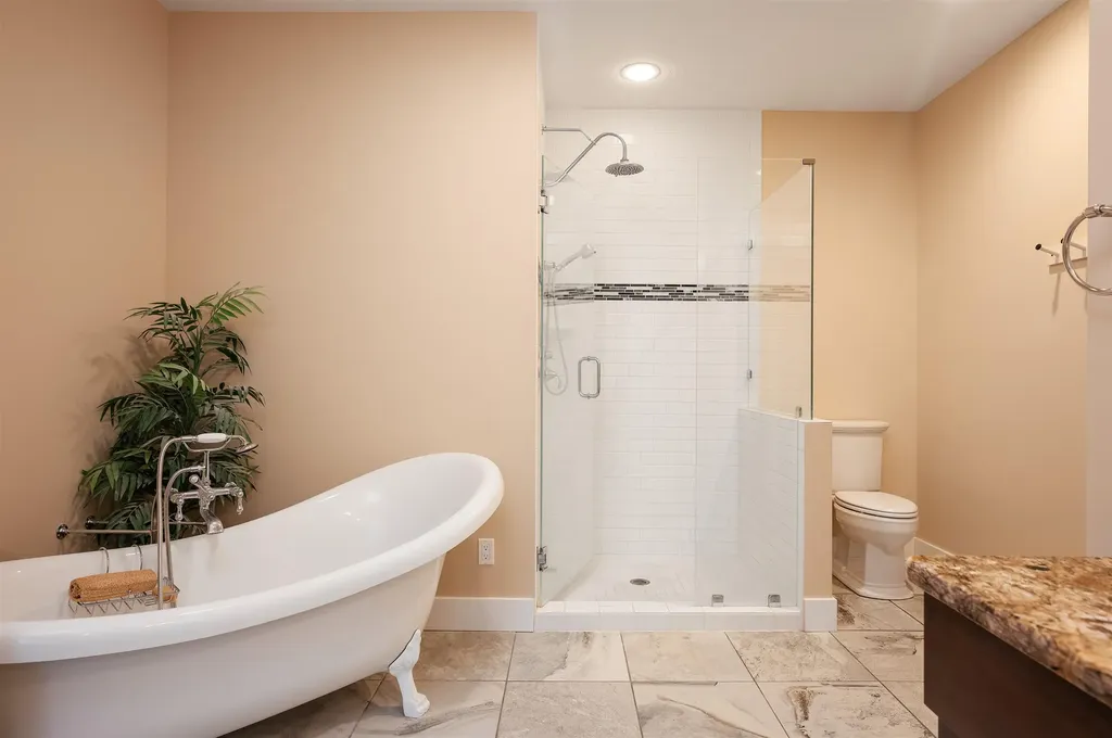 6860 Peninsula Drive Peninsula Township MI 49686