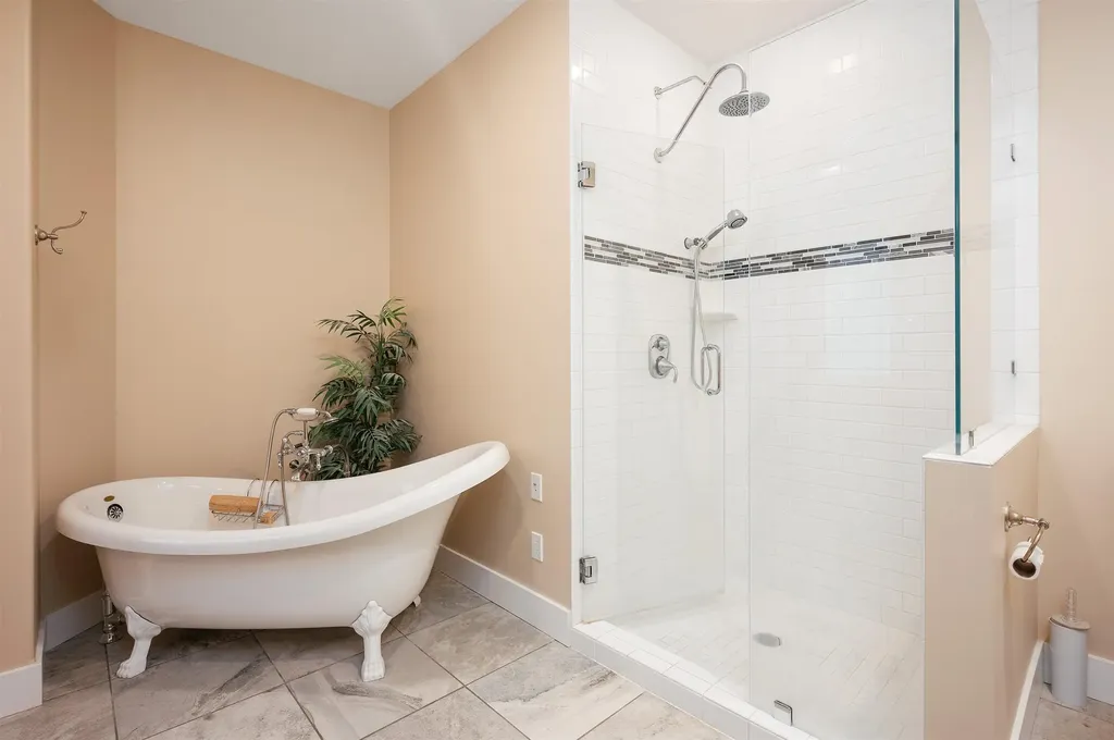 6860 Peninsula Drive Peninsula Township MI 49686