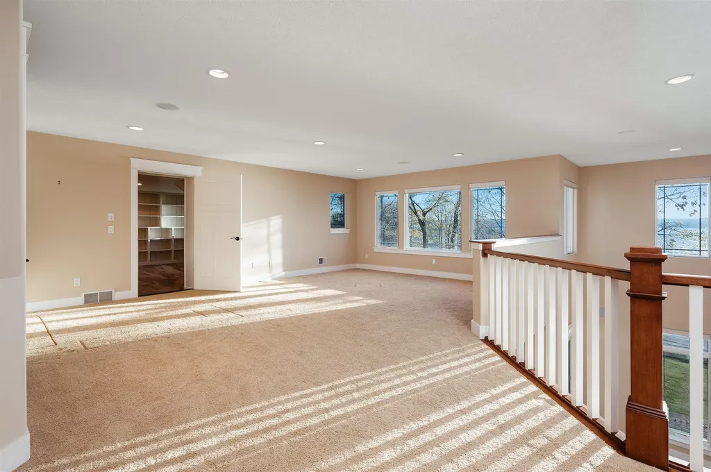 6860 Peninsula Drive Peninsula Township MI 49686