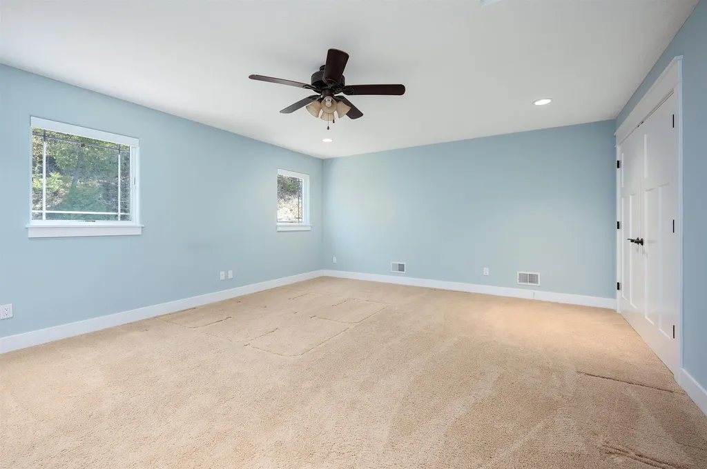 6860 Peninsula Drive Peninsula Township MI 49686