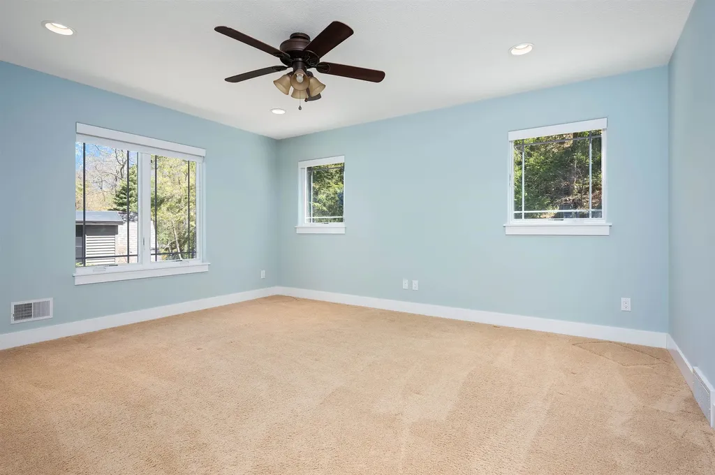 6860 Peninsula Drive Peninsula Township MI 49686