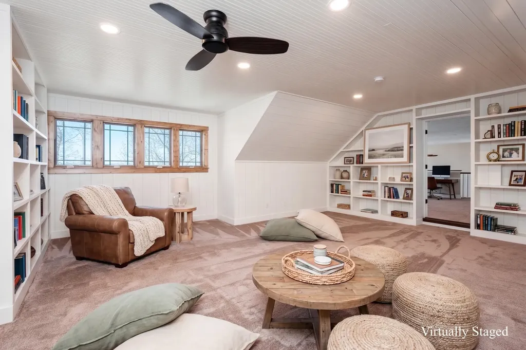 6860 Peninsula Drive Peninsula Township MI 49686