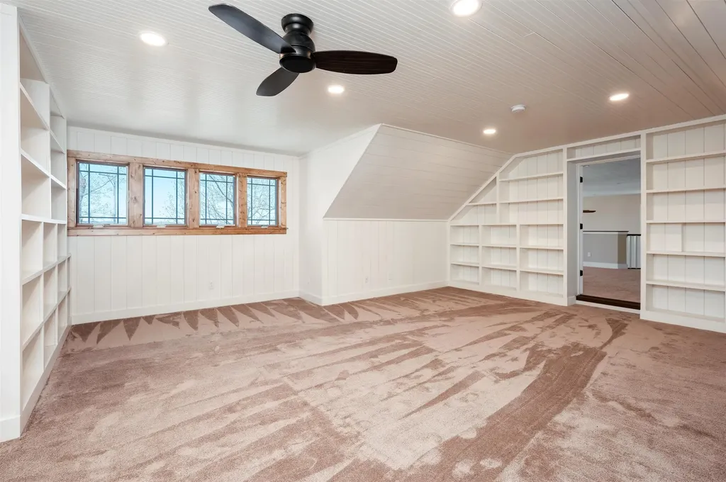 6860 Peninsula Drive Peninsula Township MI 49686