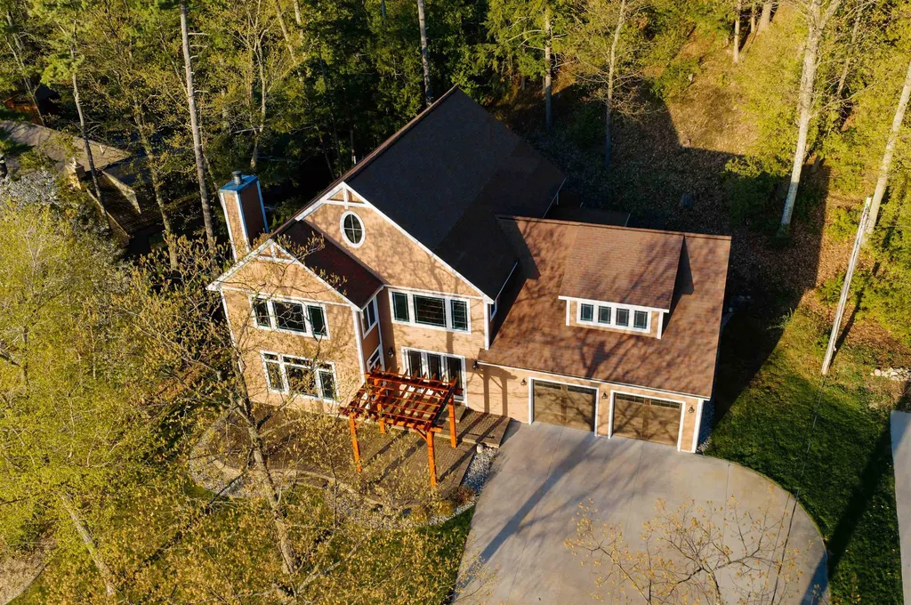6860 Peninsula Drive Peninsula Township MI 49686