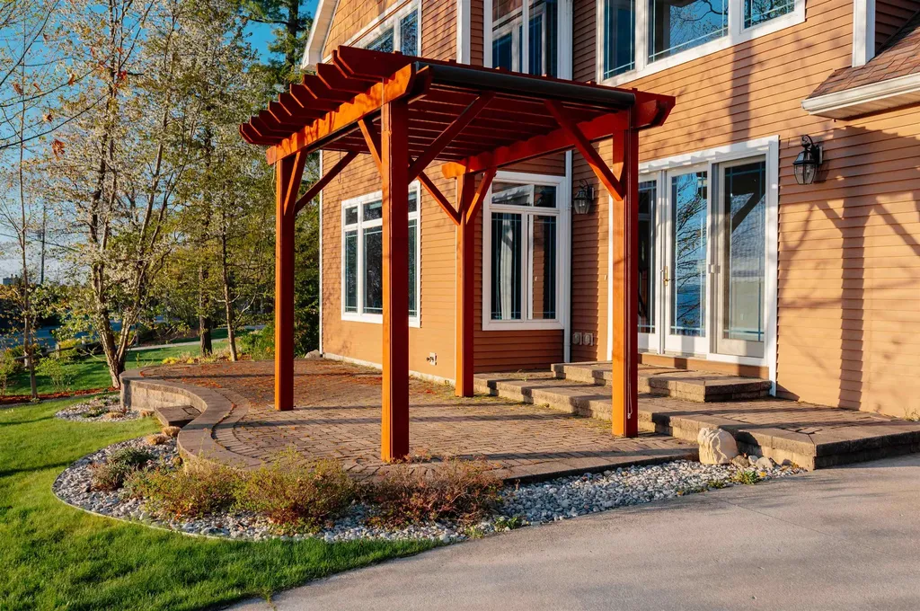 6860 Peninsula Drive Peninsula Township MI 49686