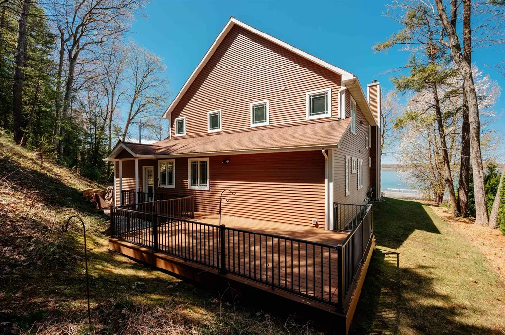 6860 Peninsula Drive Peninsula Township MI 49686