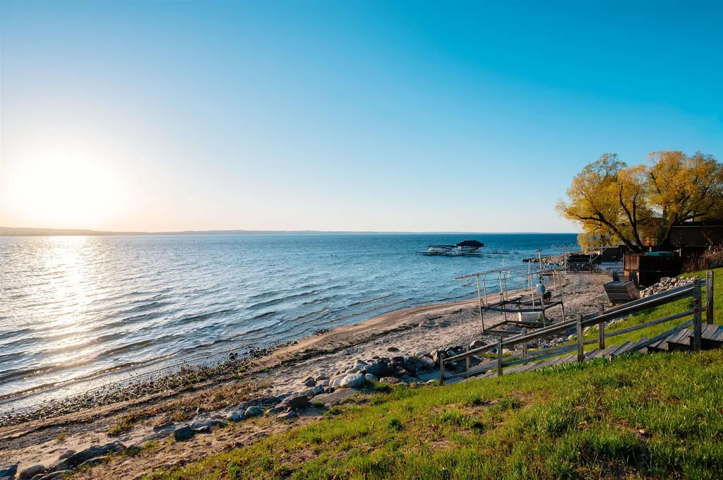 6860 Peninsula Drive Peninsula Township MI 49686