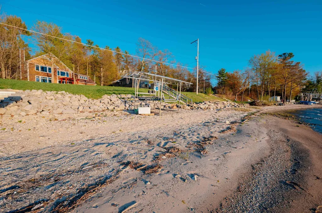 6860 Peninsula Drive Peninsula Township MI 49686