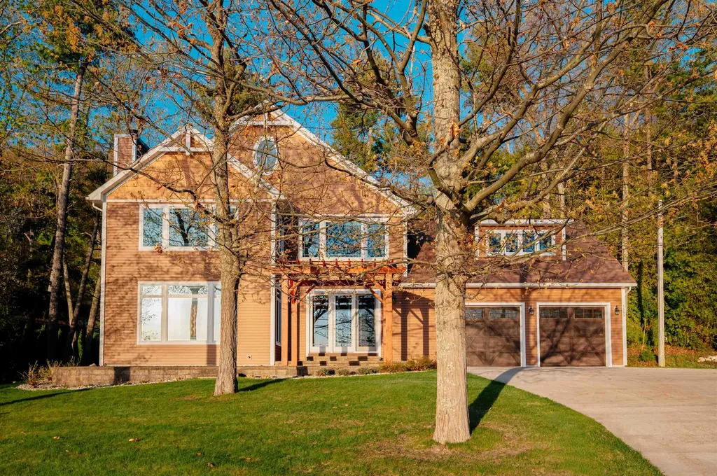 6860 Peninsula Drive Peninsula Township MI 49686