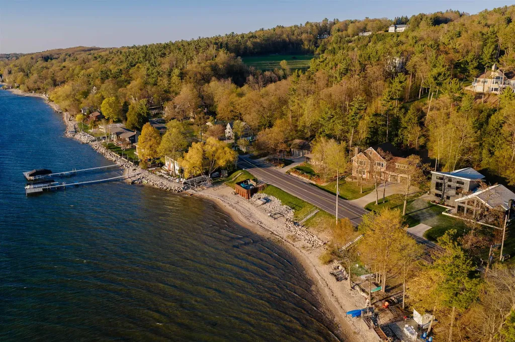6860 Peninsula Drive Peninsula Township MI 49686