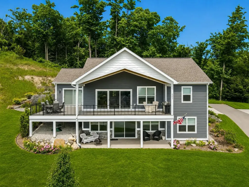 4245 Eagles View Garfield Charter Township MI 49684
