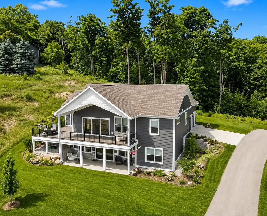 4245 Eagles View Garfield Charter Township MI 49684