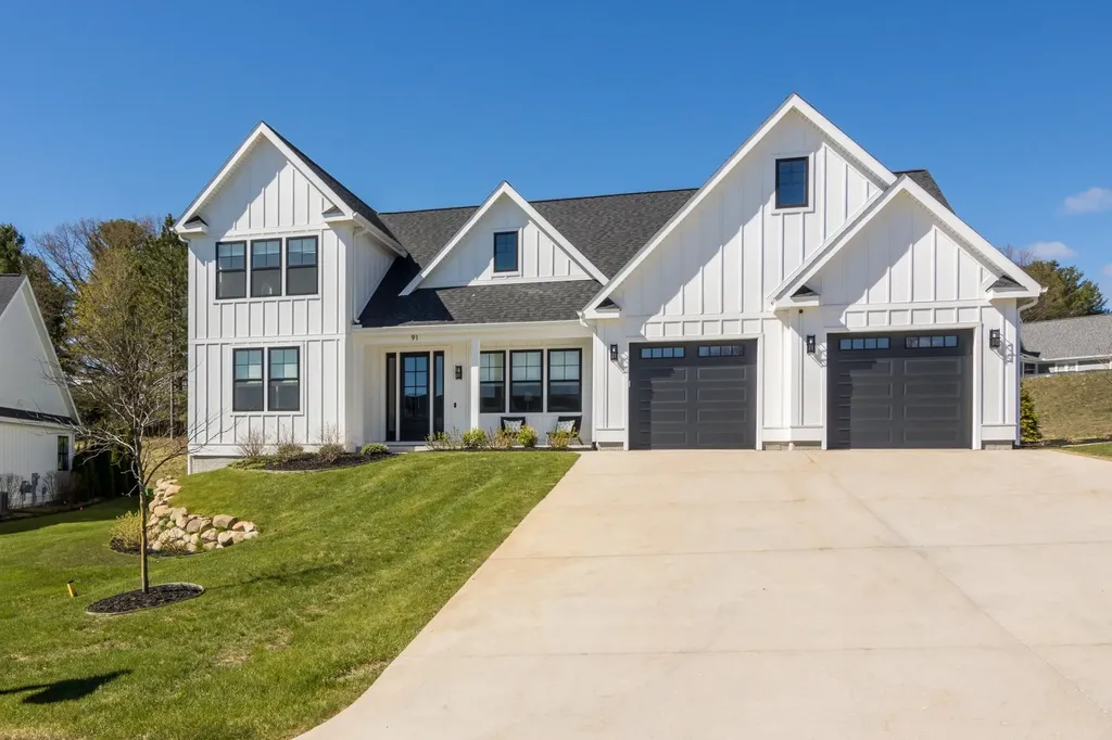 91 Vineyard Ridge Drive Peninsula Township MI 49686