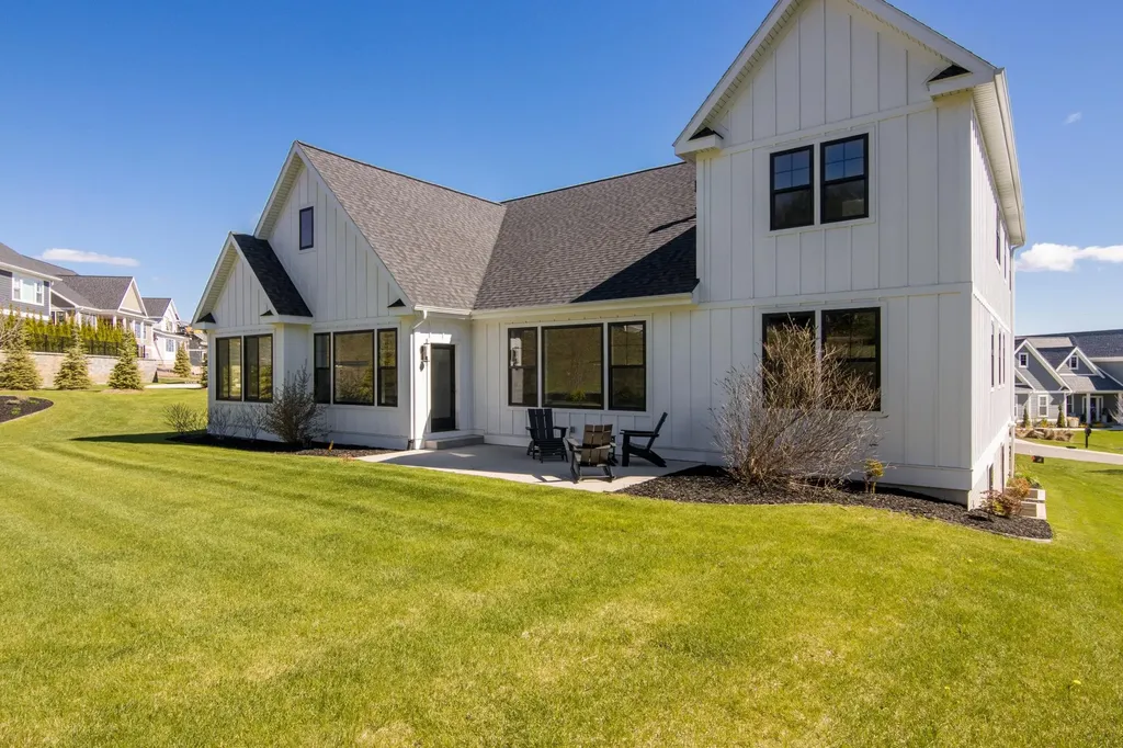 91 Vineyard Ridge Drive Peninsula Township MI 49686