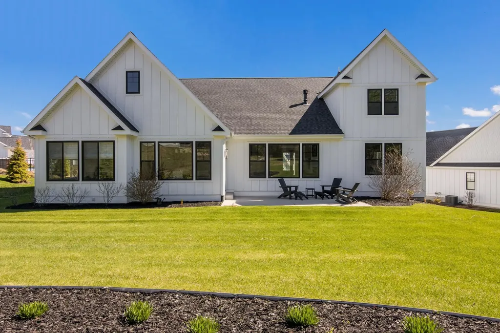 91 Vineyard Ridge Drive Peninsula Township MI 49686