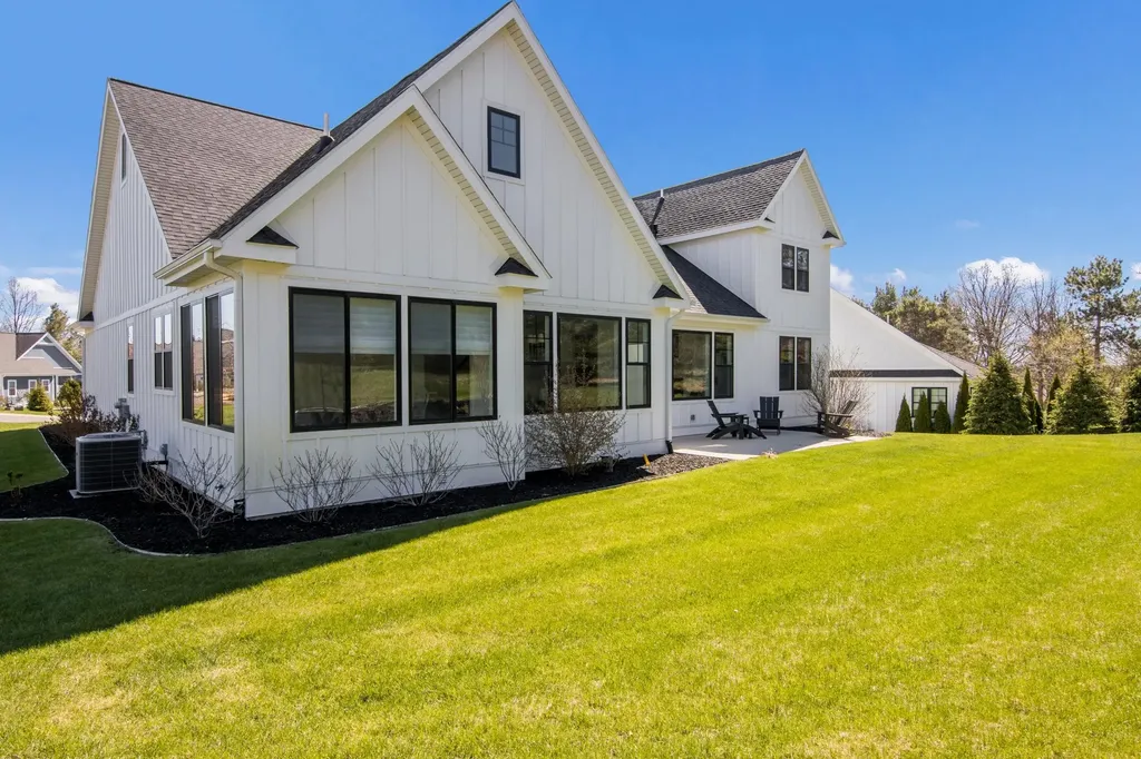 91 Vineyard Ridge Drive Peninsula Township MI 49686