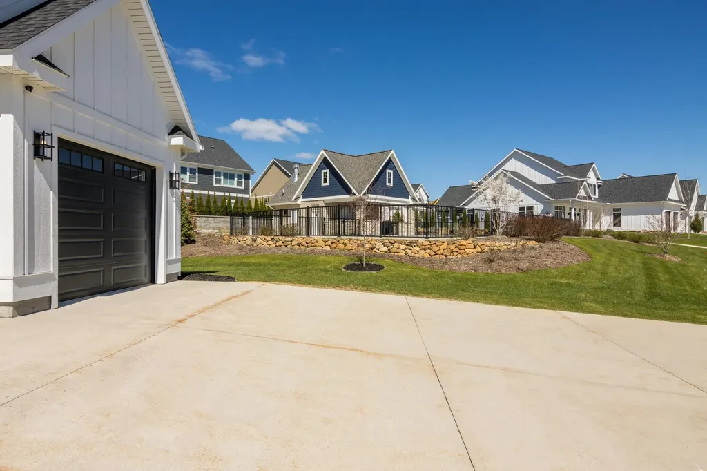 91 Vineyard Ridge Drive Peninsula Township MI 49686