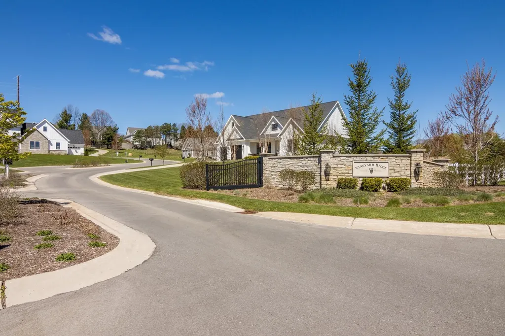 91 Vineyard Ridge Drive Peninsula Township MI 49686