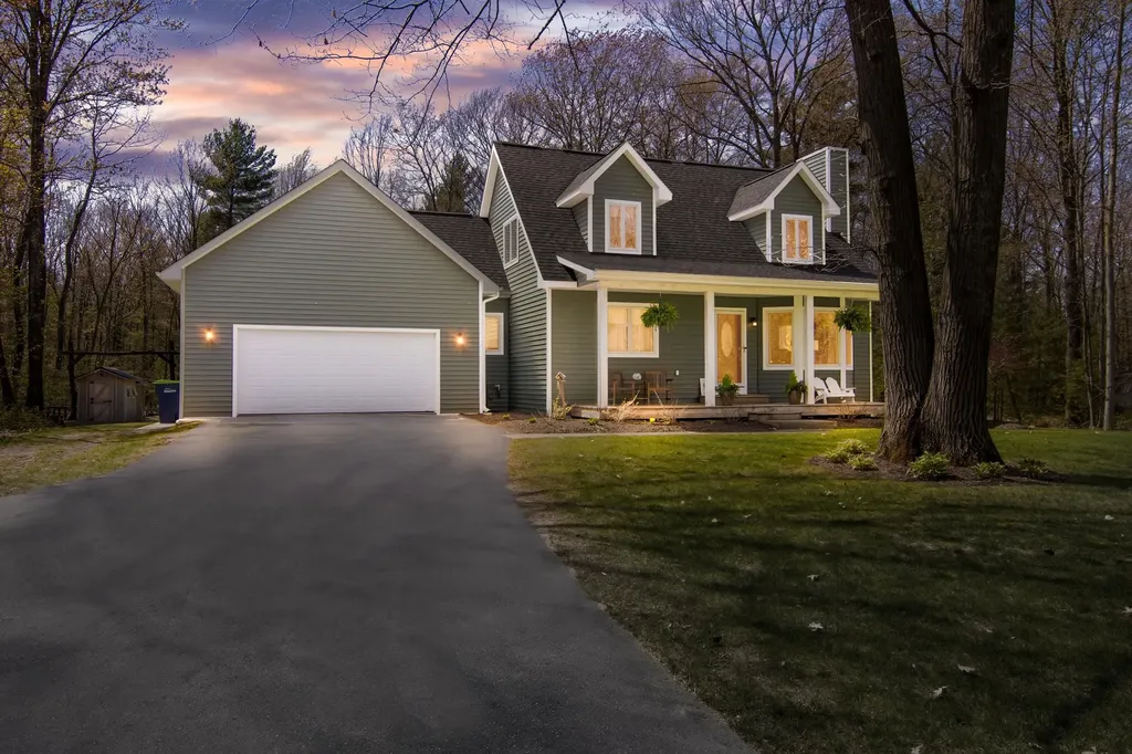 853 Reads Run Long Lake Township MI 49685