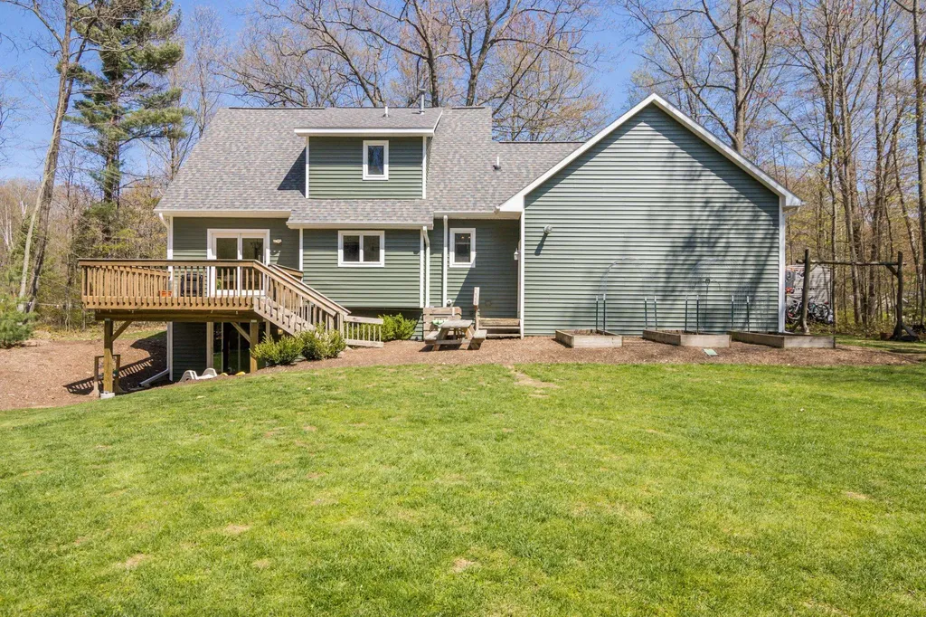 853 Reads Run Long Lake Township MI 49685