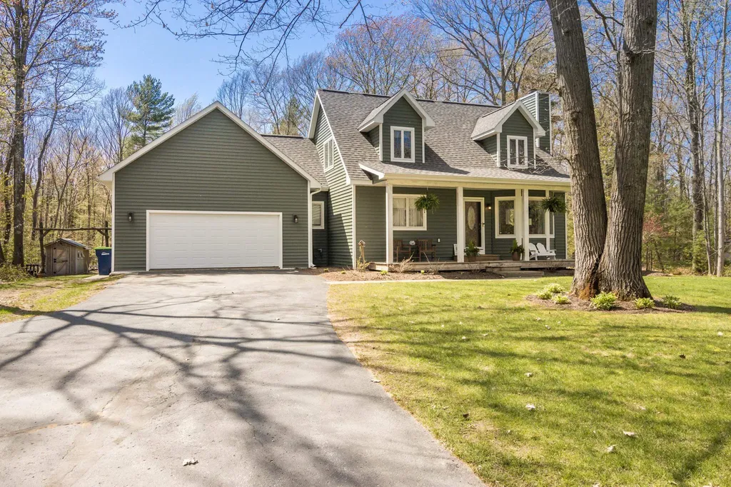 853 Reads Run Long Lake Township MI 49685