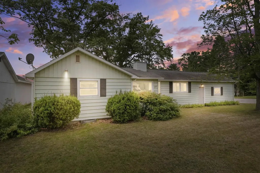722 S Lakeshore Drive Lake City City MI 49651