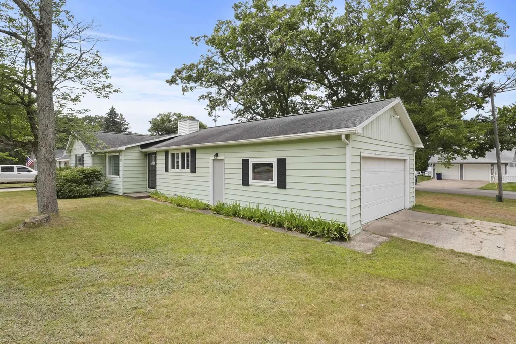 722 S Lakeshore Drive Lake City City MI 49651