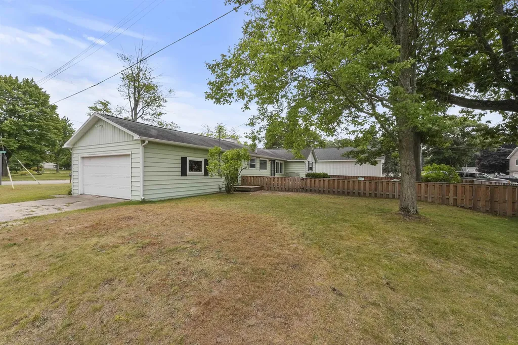 722 S Lakeshore Drive Lake City City MI 49651