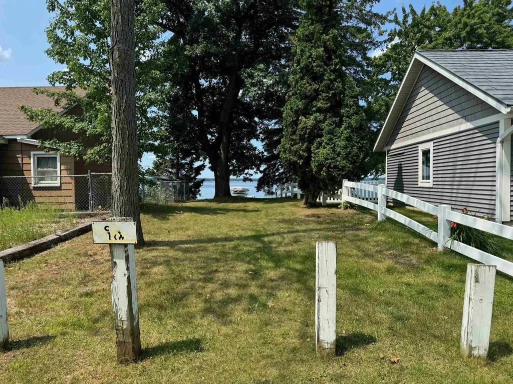 722 S Lakeshore Drive Lake City City MI 49651