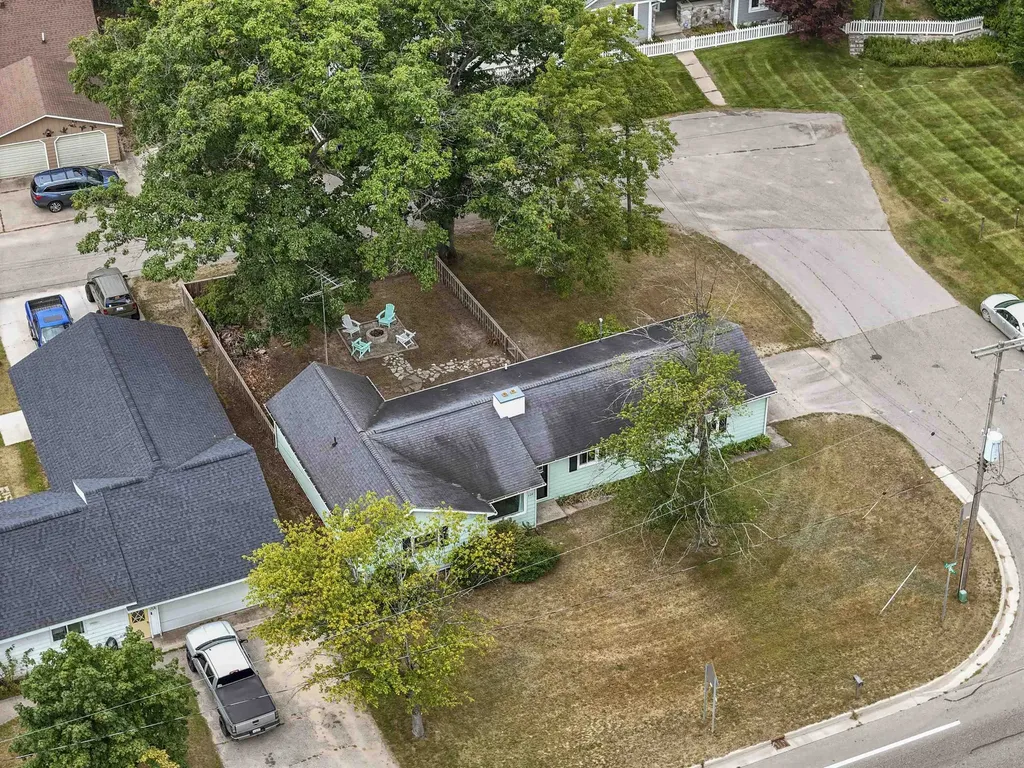 722 S Lakeshore Drive Lake City City MI 49651