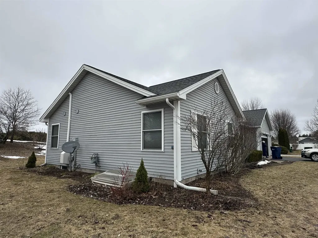5535 N Liberty Drive Garfield Charter Township MI 49685