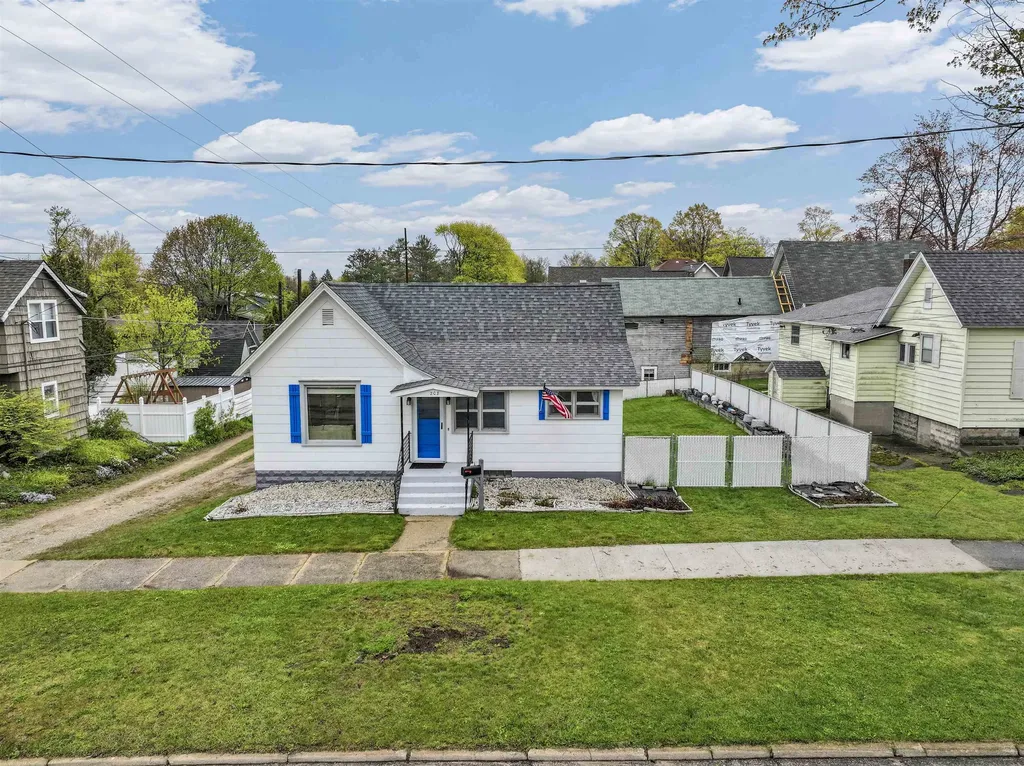 208 Blodgett Cadillac City MI 49601