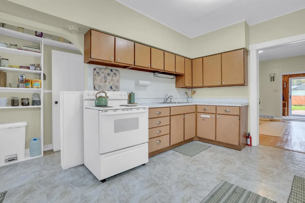 208 Blodgett Cadillac City MI 49601
