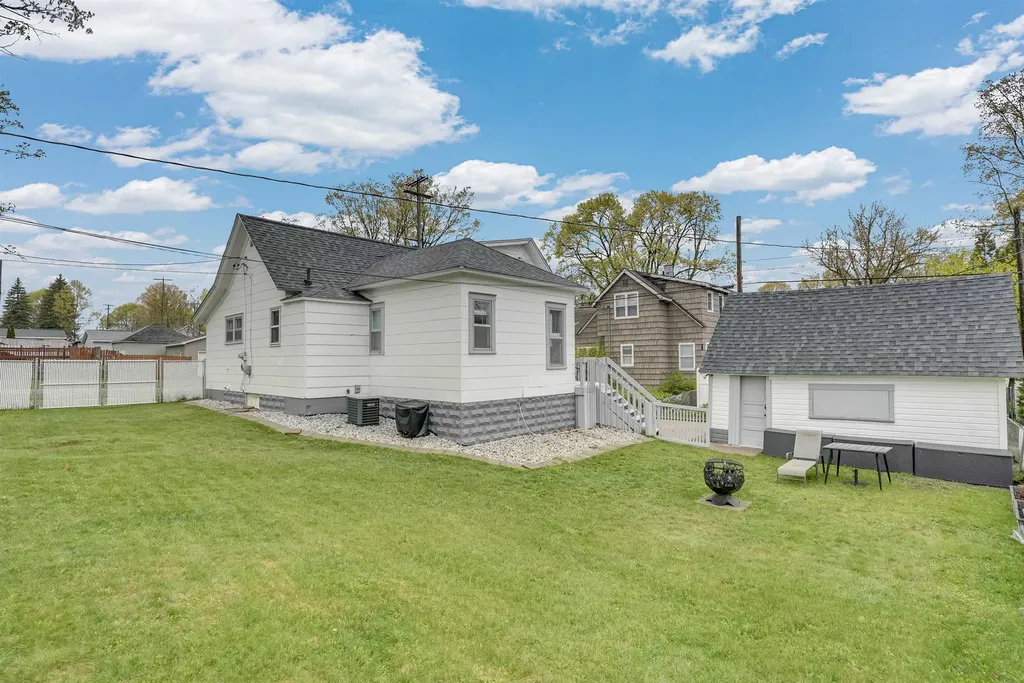 208 Blodgett Cadillac City MI 49601