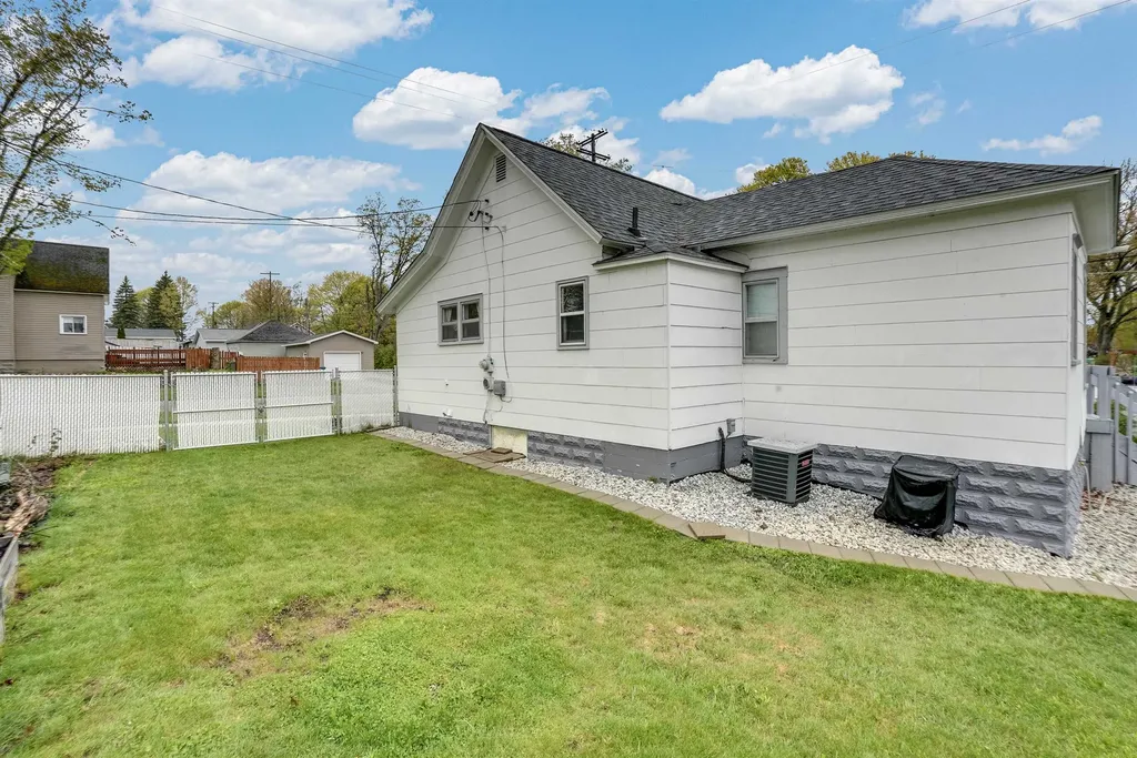 208 Blodgett Cadillac City MI 49601