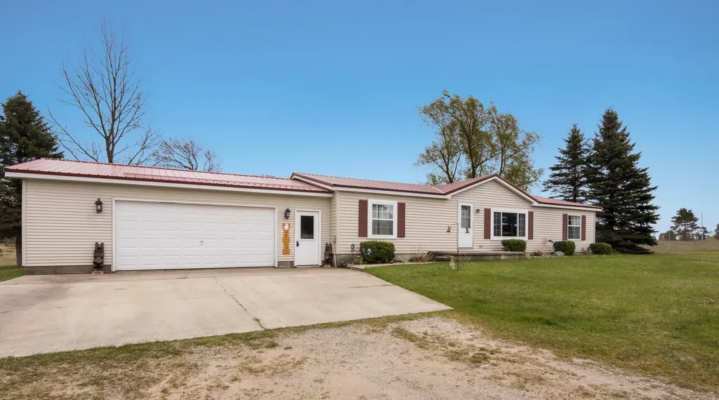 1508 NE County Road 571 Excelsior Township MI 49646