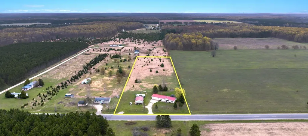 1508 NE County Road 571 Excelsior Township MI 49646