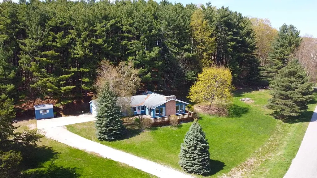 11892 Cabin Lane Milton Township MI 49676