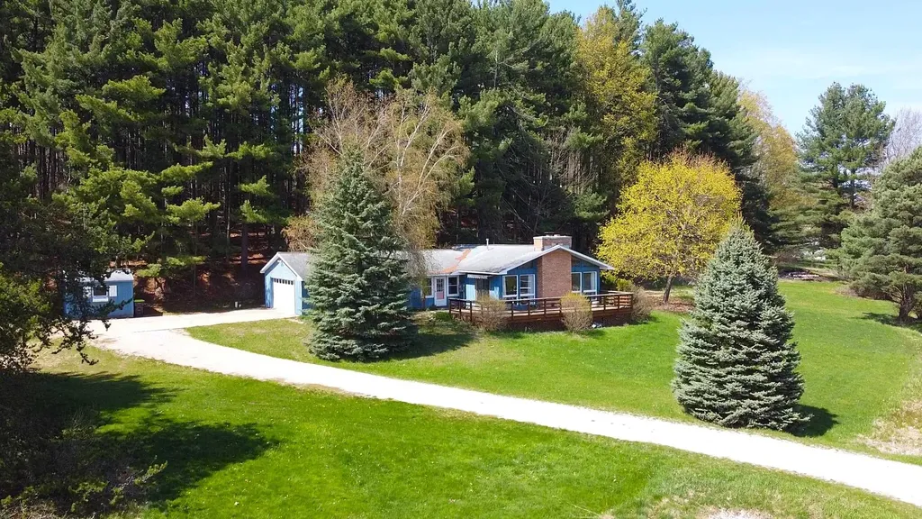 11892 Cabin Lane Milton Township MI 49676
