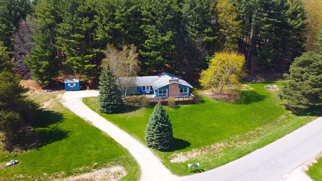 11892 Cabin Lane Milton Township MI 49676