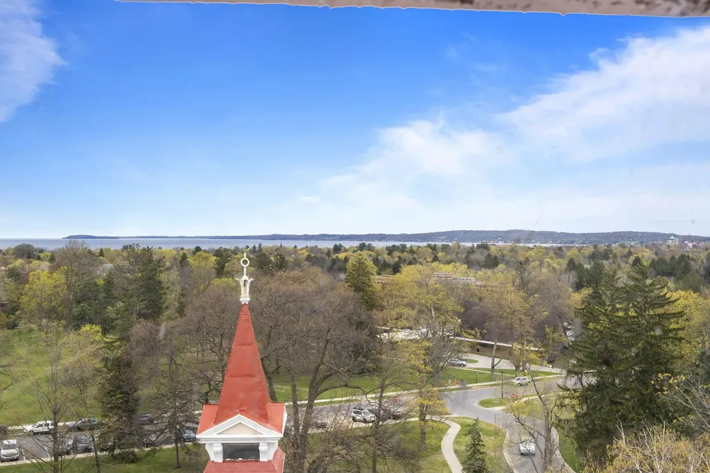 830 Cottageview Drive Traverse City City MI 49684